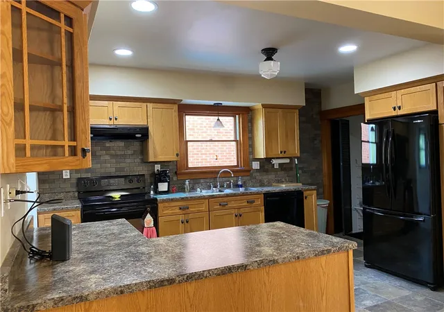 Photo 4 of Single family home for sale at 1091 Martin Ave, New Kensington, PA 15068 | MLS# 1750064 | Listing updated on 2026-06-17
