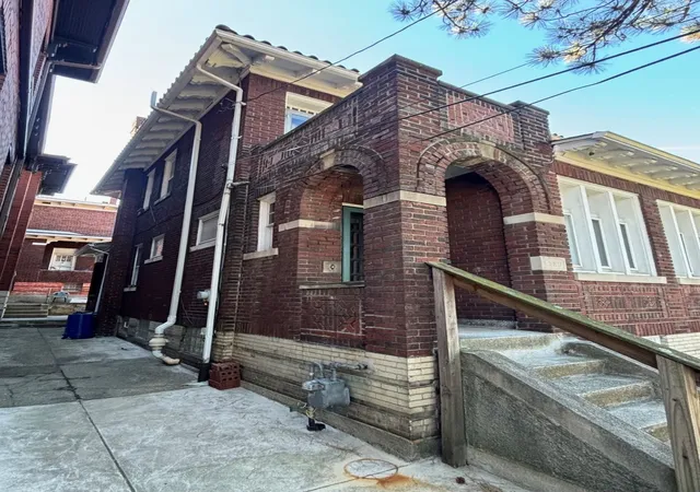 Photo 2 of Townhouse for sale at 5550 Phillips Ave, Squirrel Hill, PA 15217 | MLS# 1750210 | Listing updated on 2026-05-22