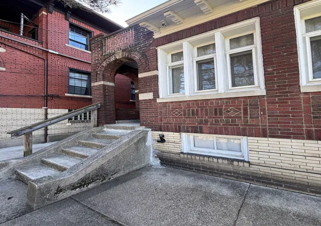 Photo 3 of Townhouse for sale at 5550 Phillips Ave, Squirrel Hill, PA 15217 | MLS# 1750210 | Listing updated on 2026-05-22
