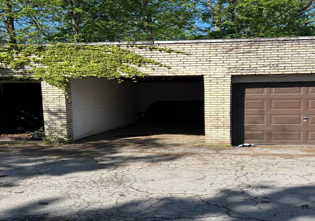 Photo 5 of Townhouse for sale at 5550 Phillips Ave, Squirrel Hill, PA 15217 | MLS# 1750210 | Listing updated on 2026-05-22