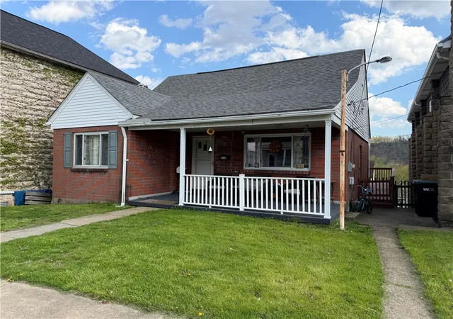 1st image of 528 E 8th Ave, Tarentum, PA 15084 | MLS# 1750215