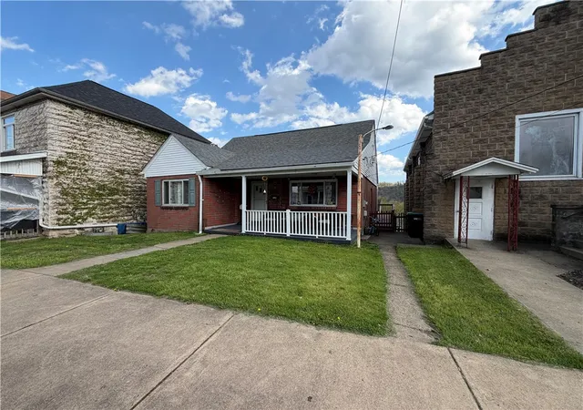 2nd image of 528 E 8th Ave, Tarentum, PA 15084 | MLS# 1750215
