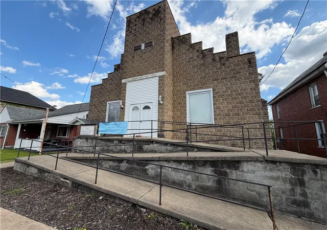3rd image of 528 E 8Th Ave, Tarentum, PA 15084 | MLS# 1750215
