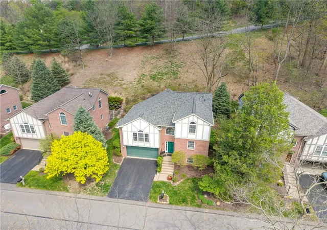 2nd image of 428 Rockledge Dr, Aleppo, PA 15143 | MLS# 1750029