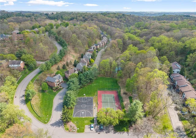 3rd image of 428 Rockledge Dr, Aleppo, PA 15143 | MLS# 1750029
