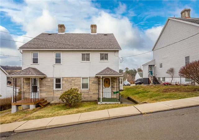 Photo 3 of Single family home for sale at 21 23 Lincoln St, Cokeburg, PA 15324 | MLS# 1750182 | Listing updated on 2026-05-31