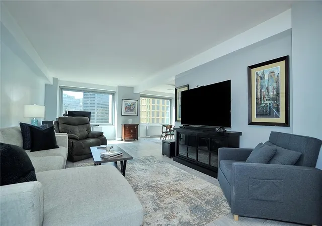Homes for sale in Downtown Pgh, PA | 320 Fort Duquesne Blvd #7M, Downtown Pgh, PA 15222 | MLS# 1750168