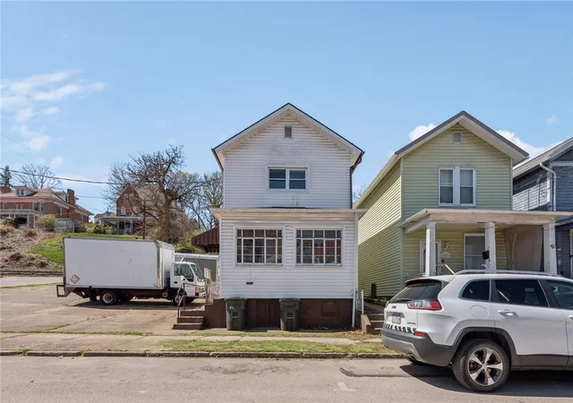 1st image of 305 Washington Ave, Charleroi, PA 15022 | MLS# 1749573