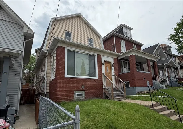 Photo 2 of Single family home for sale at 1624 Kenneth, New Kensington, PA 15068 | MLS# 1750127 | Listing updated on 2026-06-18