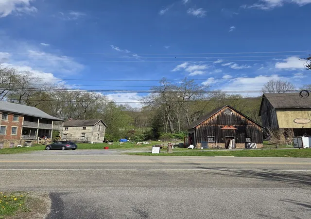 2nd image of 333 Perry Hwy, Lancaster Twp, PA 16037 | MLS# 1750322
