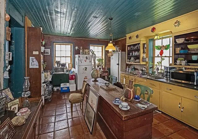 3rd image of 333 Perry Hwy, Lancaster Twp, PA 16037 | MLS# 1750322
