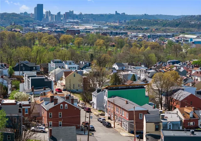 Listing Photo 2 - Condo for sale in building located at 5239 Wickliff St, Lawrenceville, PA 15201 - Unit #