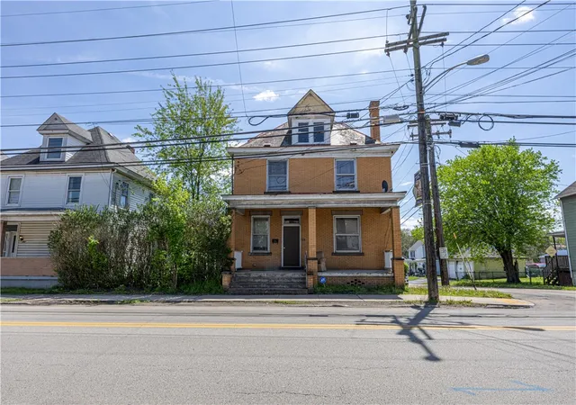 Homes for sale in Uniontown, PA | 189 S Mount Vernon Ave, Uniontown, PA 15401 | MLS# 1750351