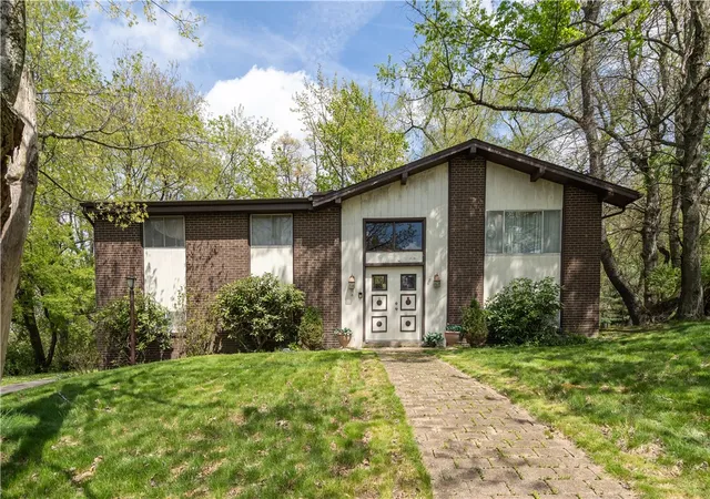1st image of 2501 College Park Rd, Shaler, PA 15101 | MLS# 1750205