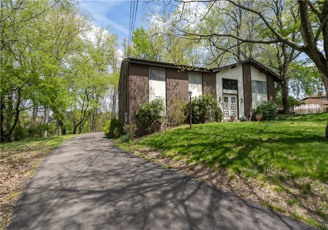 2nd image of 2501 College Park Rd, Shaler, PA 15101 | MLS# 1750205