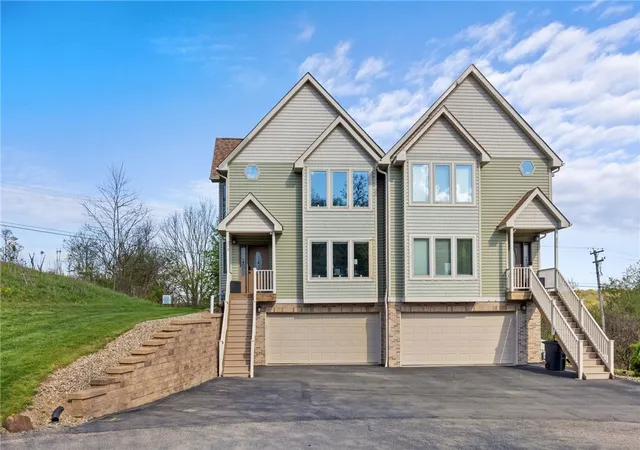 Homes for sale in Chippewa Twp, PA | 372 Cherokee Dr, Chippewa Twp, PA 15010 | MLS# 1750360