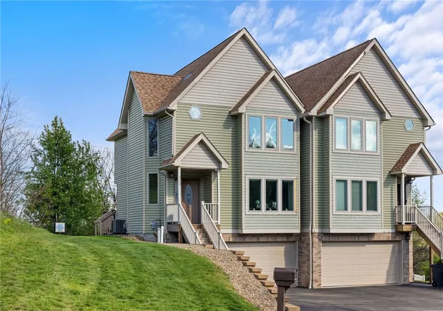 Homes for sale in Chippewa Twp, PA | 372 Cherokee Dr, Chippewa Twp, PA 15010 | MLS# 1750360