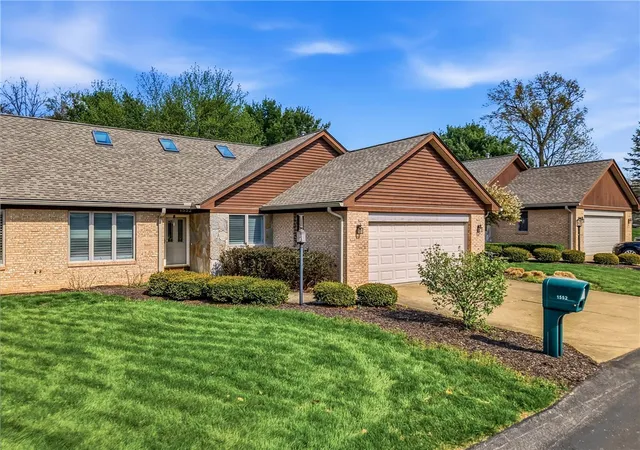 Homes for sale in Hermitage, PA | 1552 Juniper Ct, Hermitage, PA 16148 | MLS# 1750335