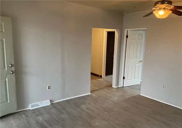 Listing Photo 2 - Condo for sale in building located at 306 Campbell St, McKees Rocks, PA 15136 - Unit #