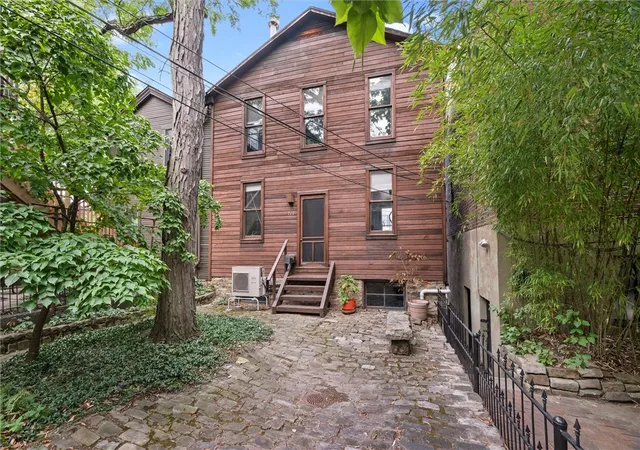 Photo 1 of House for sale at 712 Filbert St, Pittsburgh, PA 15232 | MLS# 1750437 | Listing updated on 2026-06-12