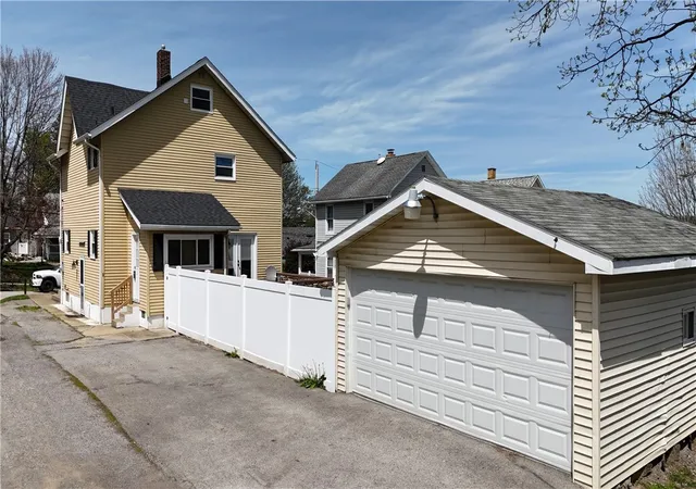 Homes for sale in New Castle, PA | 910 Temple Ave, New Castle, PA 16101 | MLS# 1750575