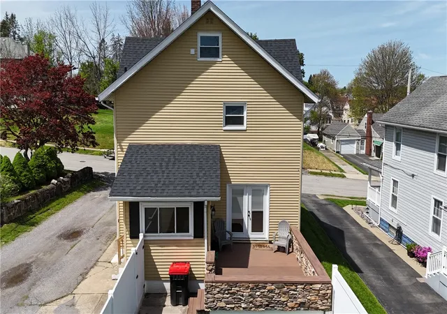 Homes for sale in New Castle, PA | 910 Temple Ave, New Castle, PA 16101 | MLS# 1750575