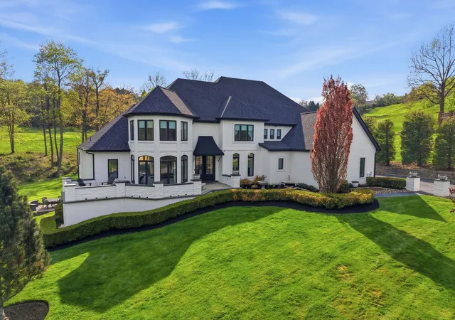 Photo 1 of Single family home for sale at 2001 Old Orchard Pl, Adams Twp, PA 15044 | MLS# 1750628 | Listing updated on 2026-07-11
