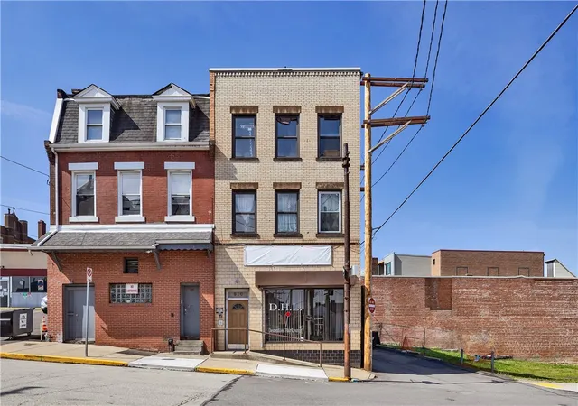 Listing Photo 2 - Condo for sale in building located at 810 Amity St, Homestead, PA 15120 - Unit #