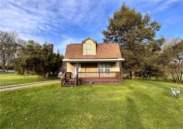 2nd image of 1377 Perry Hwy, Springfield Twp, PA 16137 | MLS# 1750681