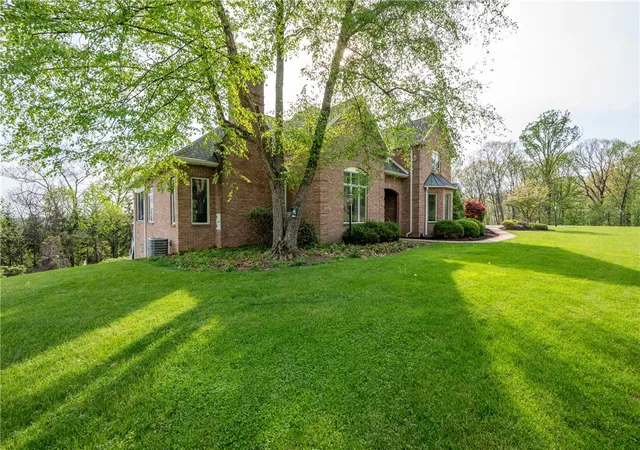 Homes for sale in Greensburg, PA | 6004 Mason Dr, Greensburg, PA 15601 | MLS# 1750568