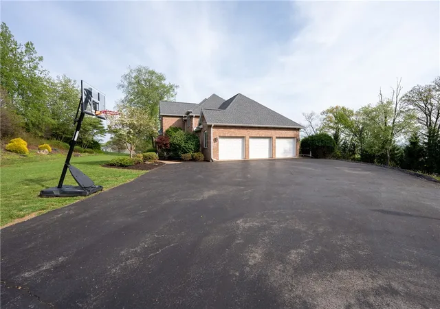 Homes for sale in Greensburg, PA | 6004 Mason Dr, Greensburg, PA 15601 | MLS# 1750568