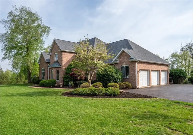 Homes for sale in Greensburg, PA | 6004 Mason Dr, Greensburg, PA 15601 | MLS# 1750568
