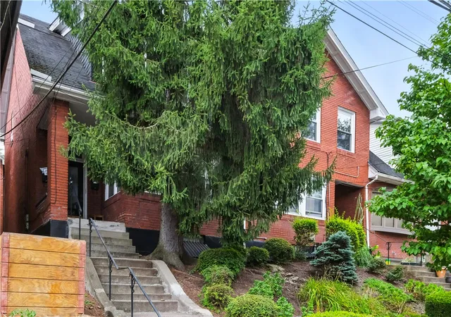 Homes for sale in Squirrel Hill, PA | 5658 Northumberland St, Squirrel Hill, PA 15217 | MLS# 1750660