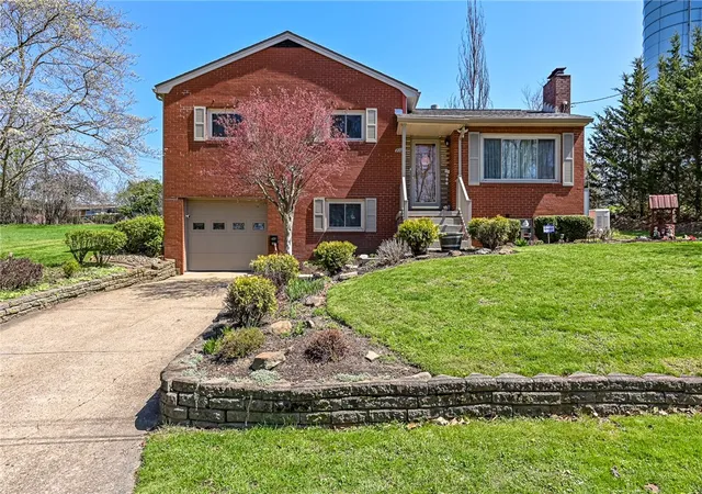 Homes for sale in Conway, PA | 901 Roosevelt St, Conway, PA 15027 | MLS# 1750850