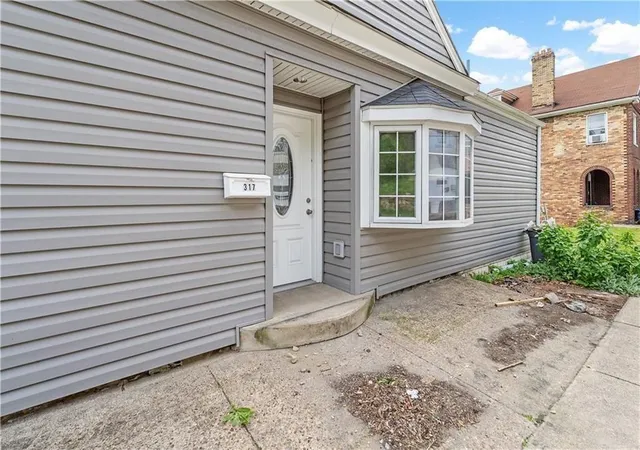 Homes for sale in Leetsdale, PA | 317 Beaver, Leetsdale, PA 15056 | MLS# 1750922