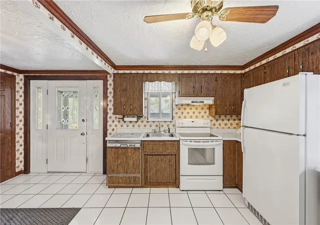 Homes for sale in Lower Burrell, PA | 2983 Edgecliff Rd, Lower Burrell, PA 15068 | MLS# 1750739