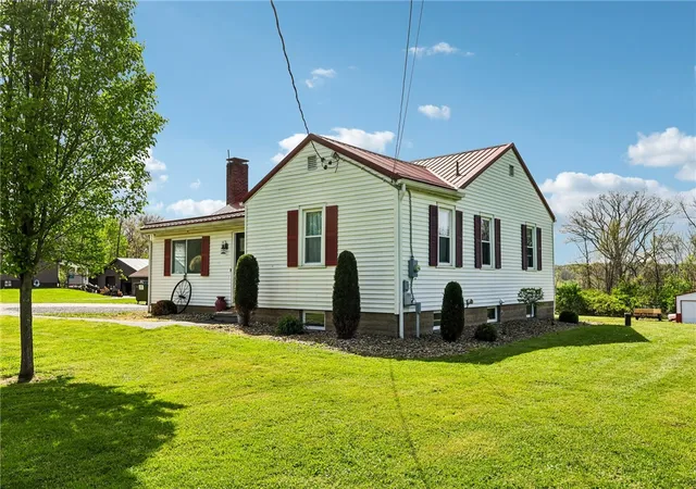 2nd image of 2017 Eastbrook Road, New Castle, PA 16101 | MLS# 1750986