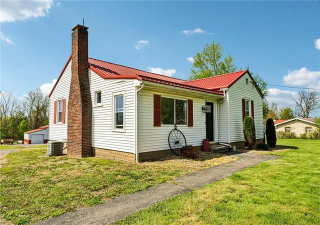3rd image of 2017 Eastbrook Road, New Castle, PA 16101 | MLS# 1750986