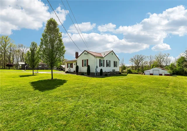 4th image of 2017 Eastbrook Road, New Castle, PA 16101 | MLS# 1750986