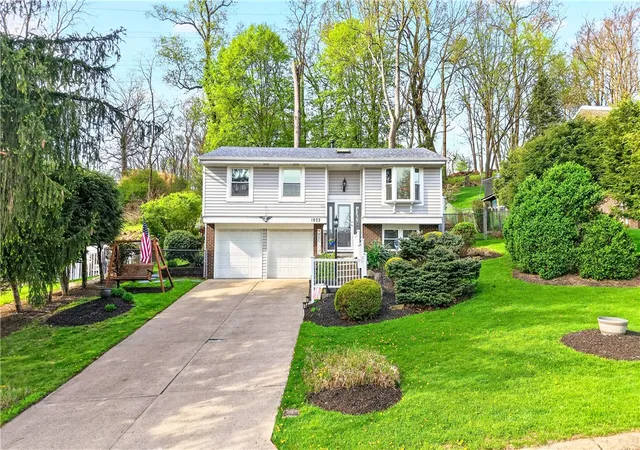 image of 1032 Willow Glen Dr, Bethel Park, PA 15102 | MLS# 1751015