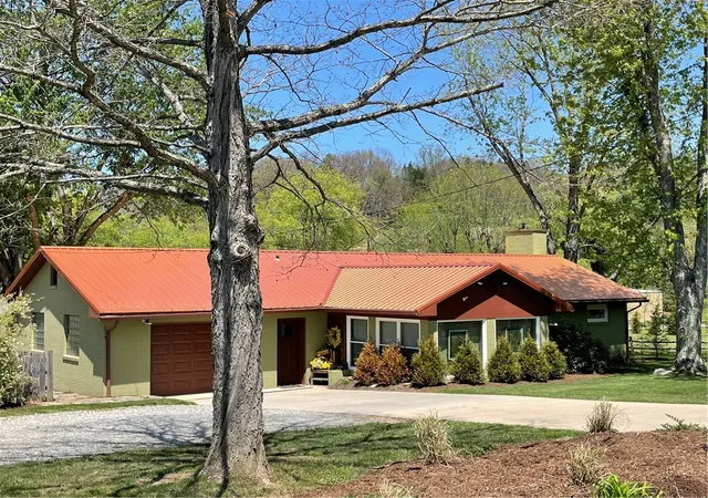Homes for sale in Ligonier Twp, PA | 615 Westerly Lane, Ligonier Twp, PA 15658 | MLS# 1750726