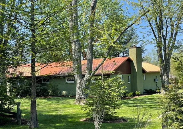 Homes for sale in Ligonier Twp, PA | 615 Westerly Lane, Ligonier Twp, PA 15658 | MLS# 1750726