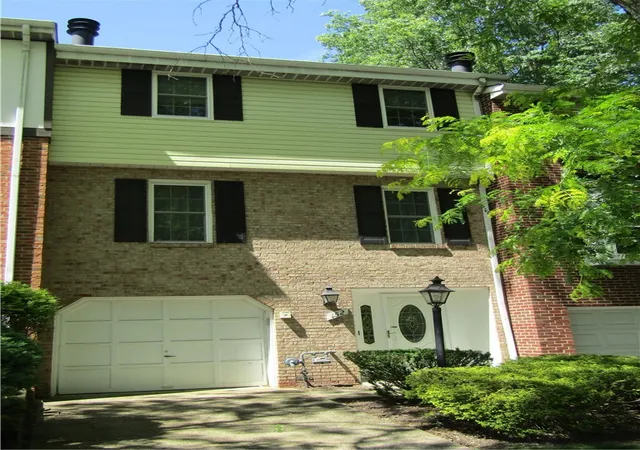 2nd image of 152 Aberdeen Dr, Mc Candless, PA 15237 | MLS# 1750998