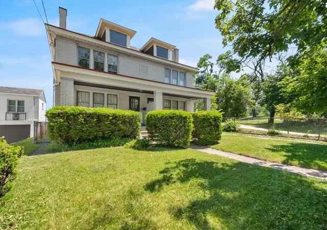 2nd image of 431 Bailey Ave, Mt Washington, PA 15211 | MLS# 1750666