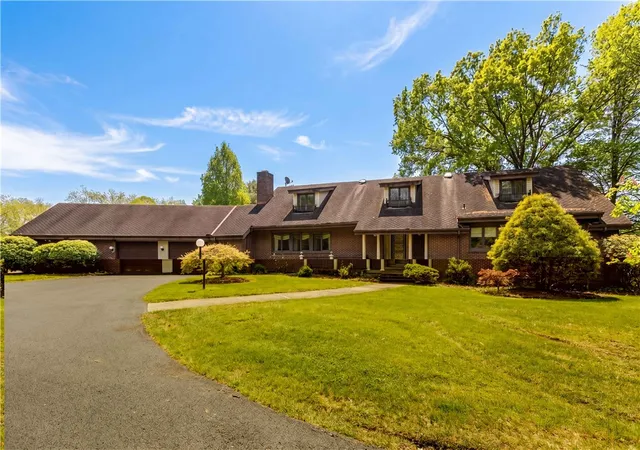 Photo 3 of Sale Pending at 4437 Twin Oaks, Murrysville, PA 15668 | MLS# 1751158 | Listing updated on 2026-07-31