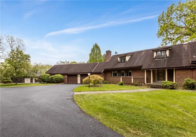 Photo 4 of Sale Pending at 4437 Twin Oaks, Murrysville, PA 15668 | MLS# 1751158 | Listing updated on 2026-07-31