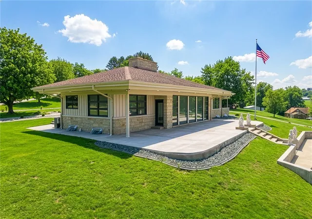 Homes for sale in Belle Vernon, PA | 102 Peasant Village Ln, Belle Vernon, PA 15012 | MLS# 1751202