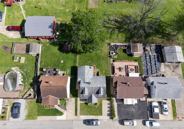 Photo 3 of Single family home for sale at 816 Steiner St, Pittsburgh, PA 15227 | MLS# 1751070 | Listing updated on 2026-06-15
