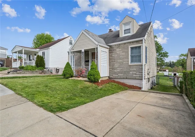 Photo 4 of Single family home for sale at 816 Steiner St, Pittsburgh, PA 15227 | MLS# 1751070 | Listing updated on 2026-06-15