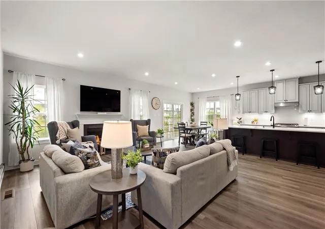 4th image of 353 Crossing Dr, Eighty Four, PA 15330 | MLS# 1750777